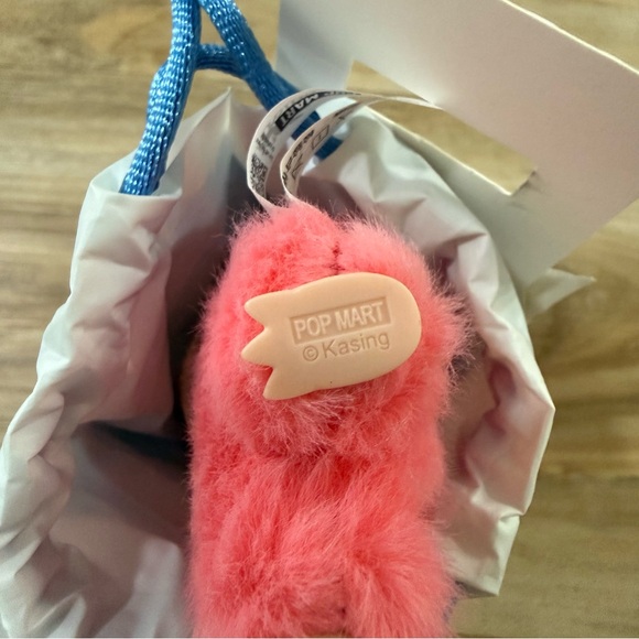 Pin For Love “N” (hot pink) - Pop Mart The Monsters -100% Authentic Labubu - Picture 6 of 13